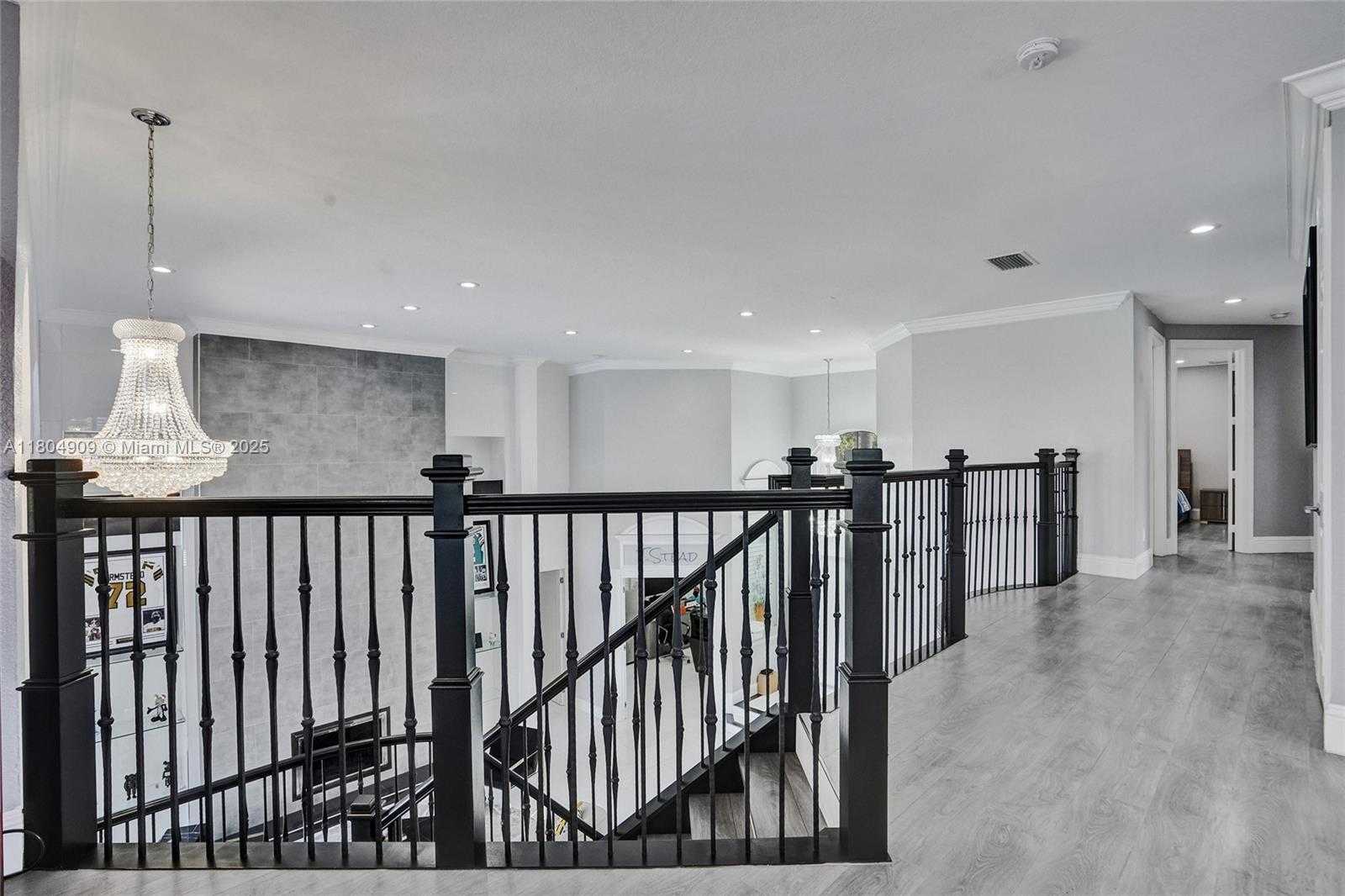Small Image of 10457 LAUREL RD, Davie Number 40