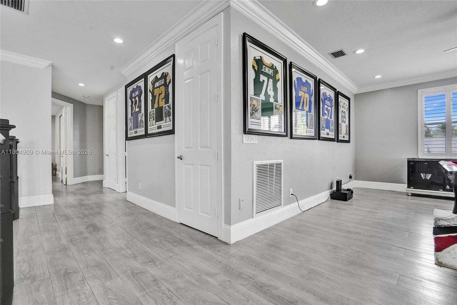 Small Image of 10457 LAUREL RD, Davie Number 45