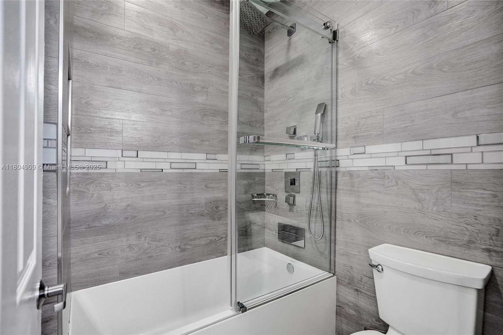 Small Image of 10457 LAUREL RD, Davie Number 52