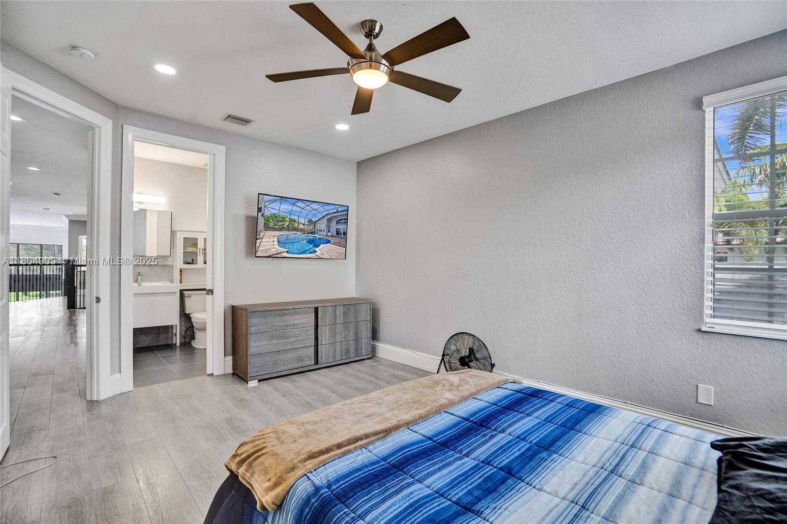 Small Image of 10457 LAUREL RD, Davie Number 55