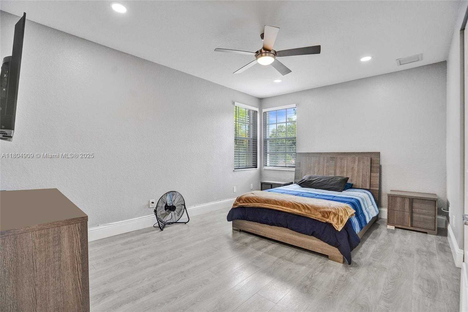 Small Image of 10457 LAUREL RD, Davie Number 56