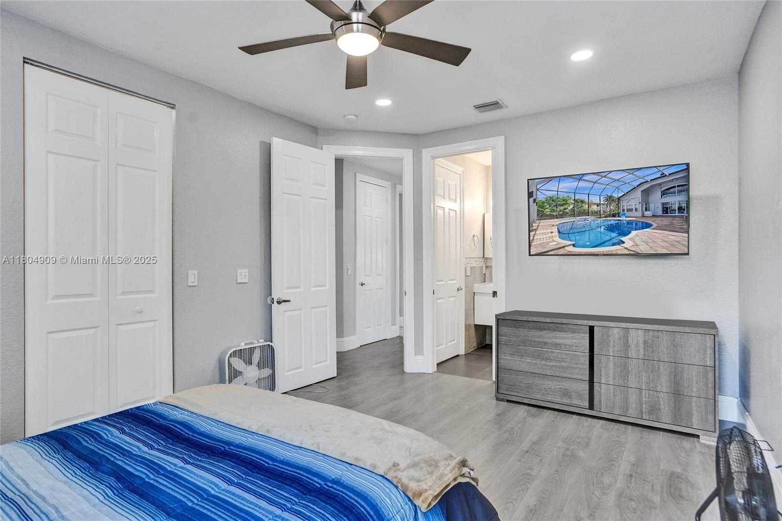 Small Image of 10457 LAUREL RD, Davie Number 57