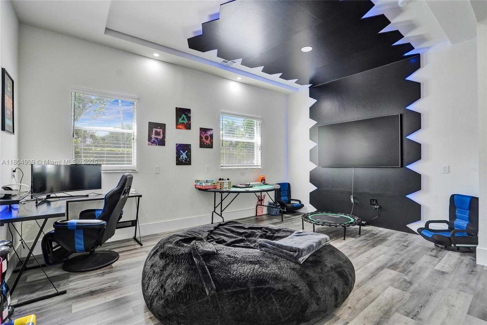 Small Image of 10457 LAUREL RD, Davie Number 58
