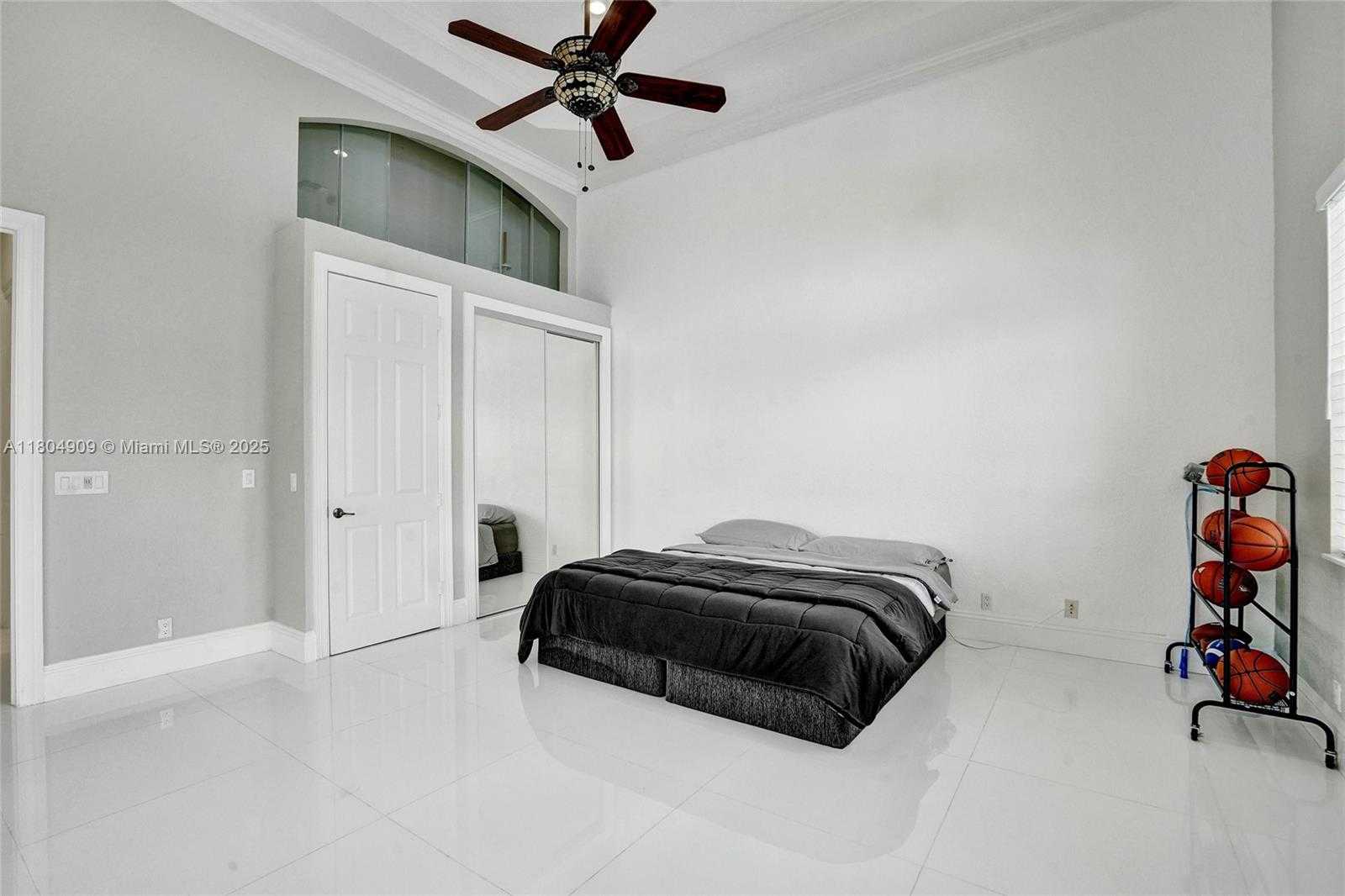 Small Image of 10457 LAUREL RD, Davie Number 64