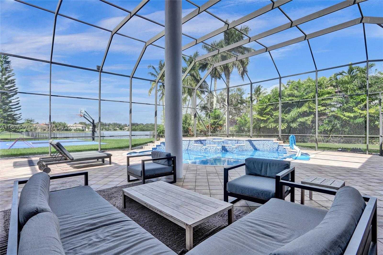 Small Image of 10457 LAUREL RD, Davie Number 67
