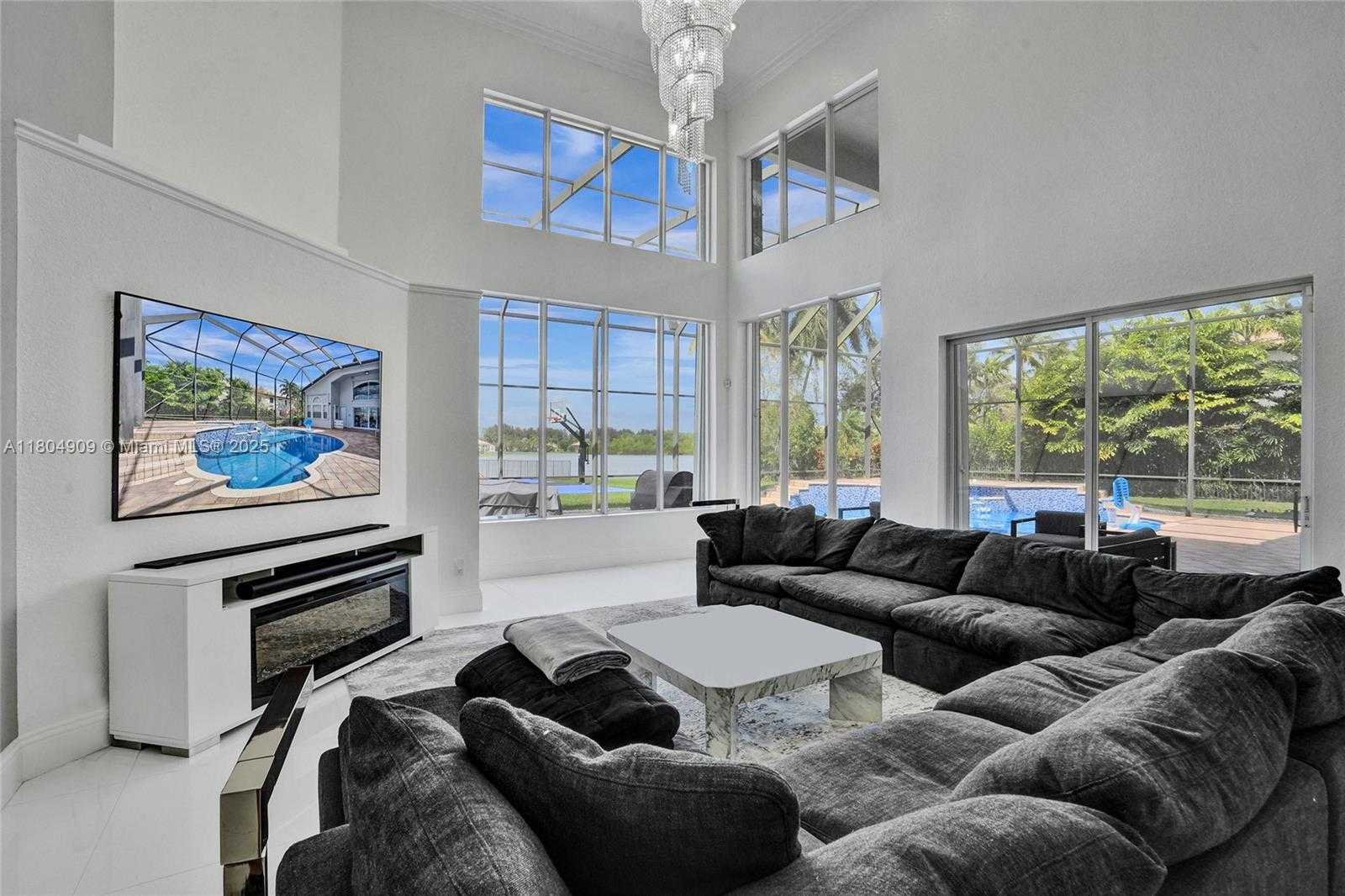 Small Image of 10457 LAUREL RD, Davie Number 7