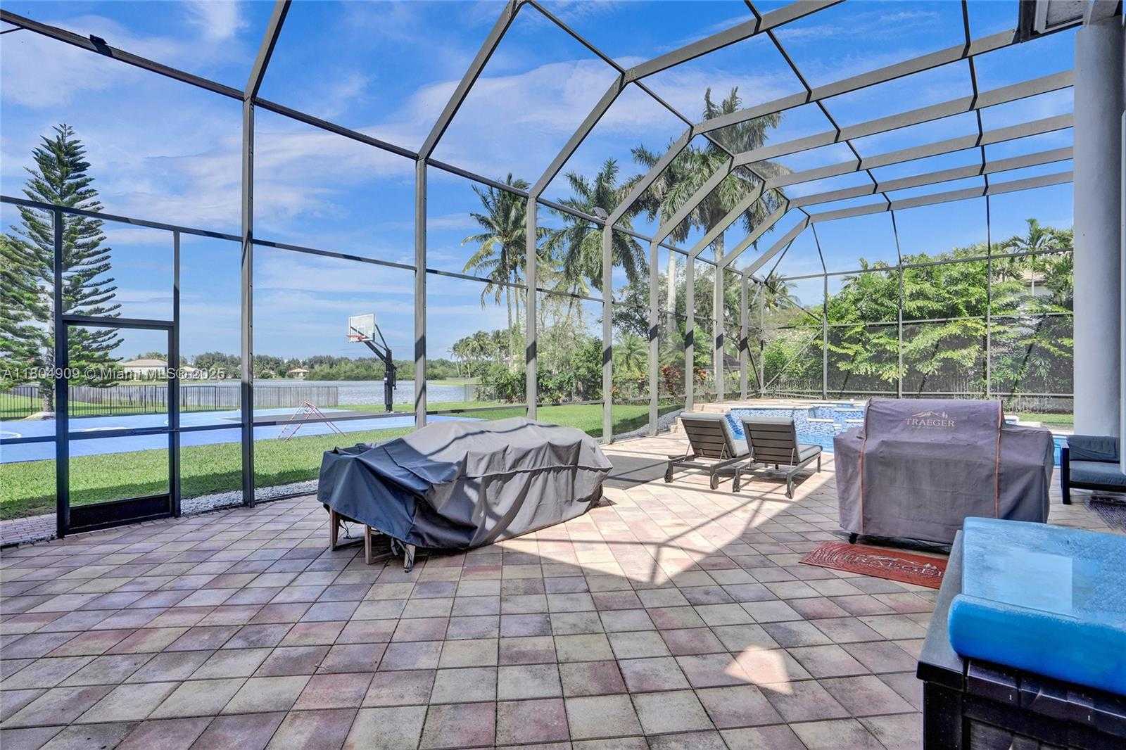 Small Image of 10457 LAUREL RD, Davie Number 71