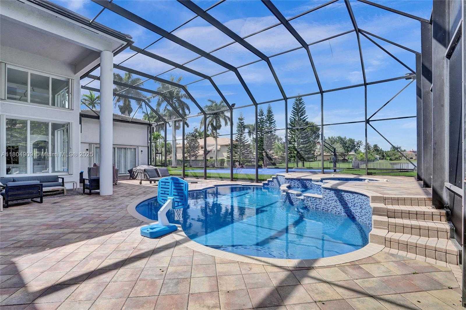 Small Image of 10457 LAUREL RD, Davie Number 75