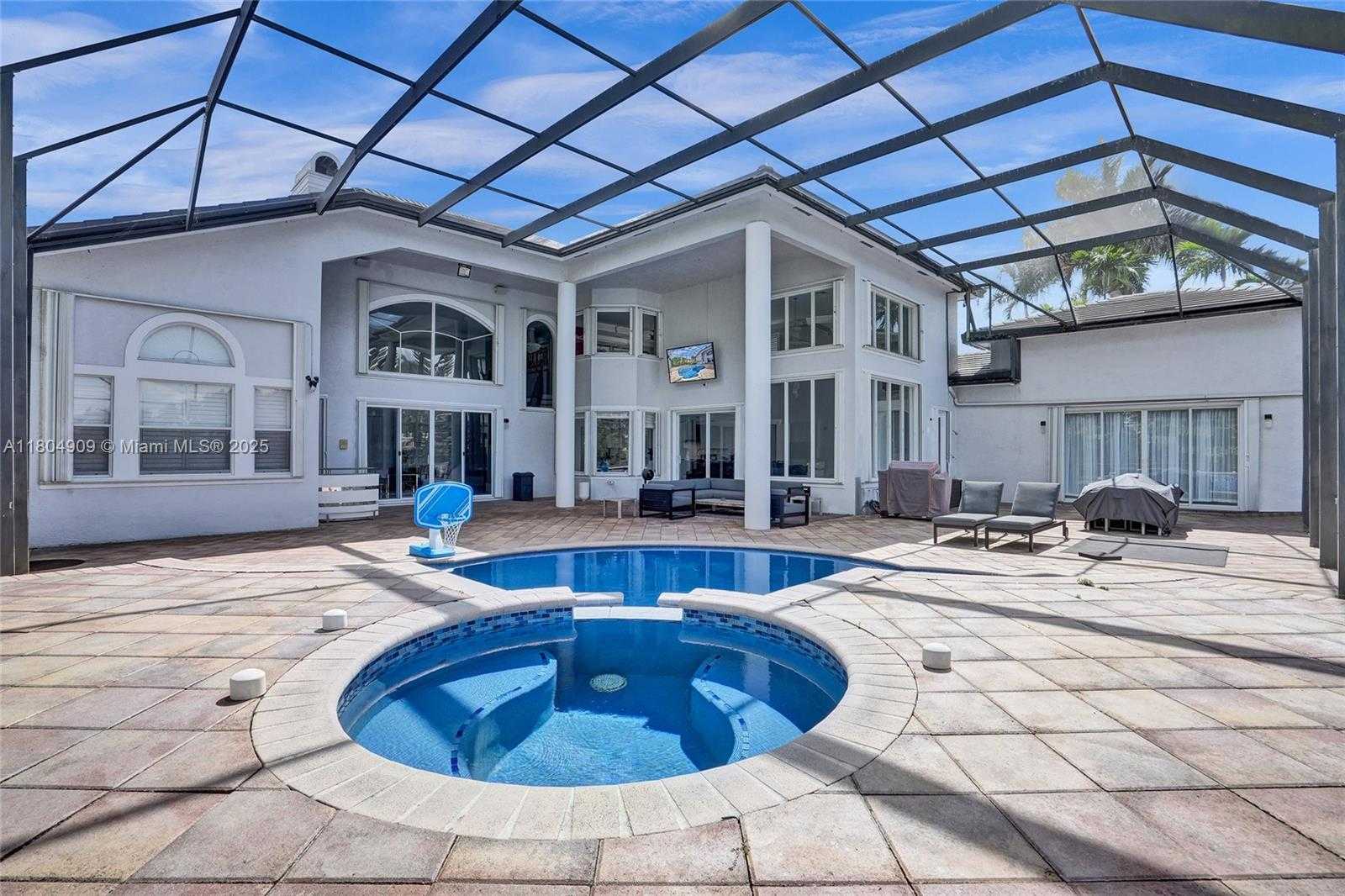 Small Image of 10457 LAUREL RD, Davie Number 76