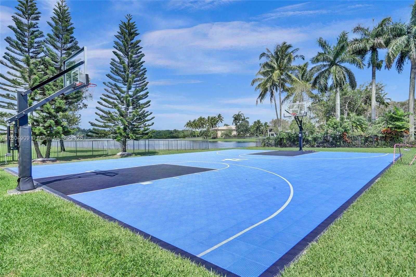 Small Image of 10457 LAUREL RD, Davie Number 77