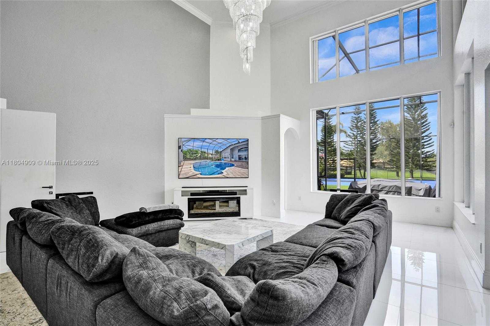 Small Image of 10457 LAUREL RD, Davie Number 8