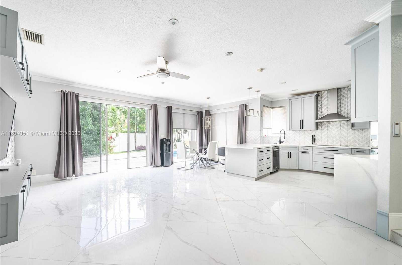 Small Image of 18201 NORTH WEST 16TH ST, Pembroke Pines Number 10