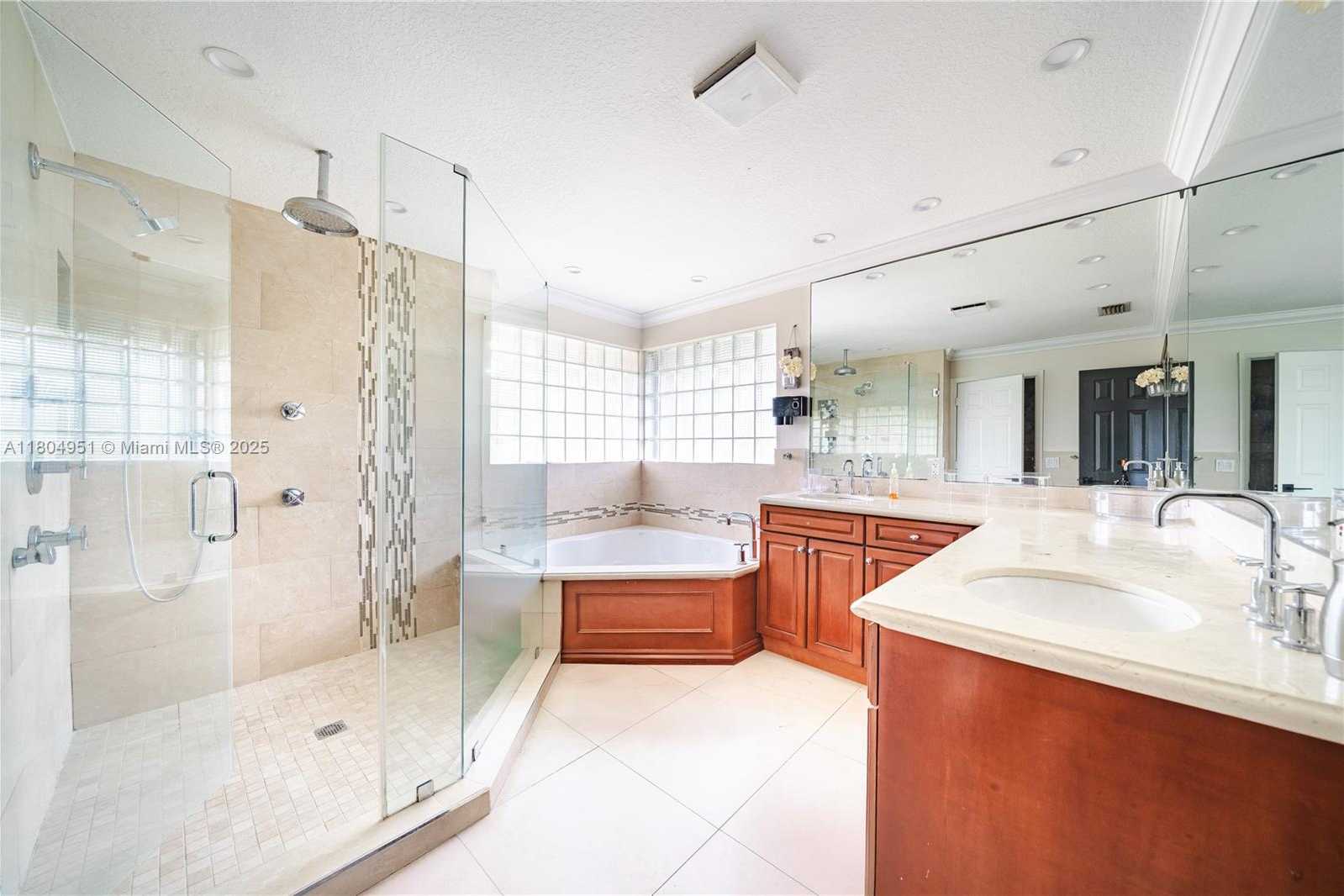 Small Image of 18201 NORTH WEST 16TH ST, Pembroke Pines Number 24