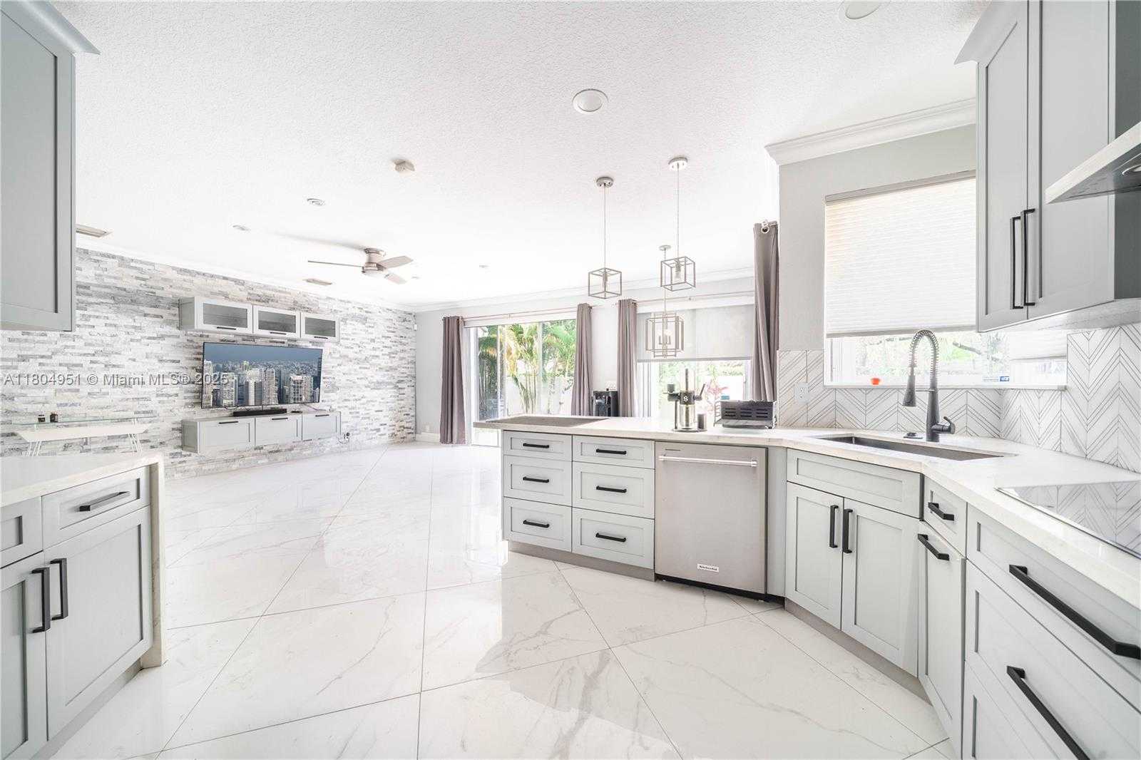 Small Image of 18201 NORTH WEST 16TH ST, Pembroke Pines Number 9
