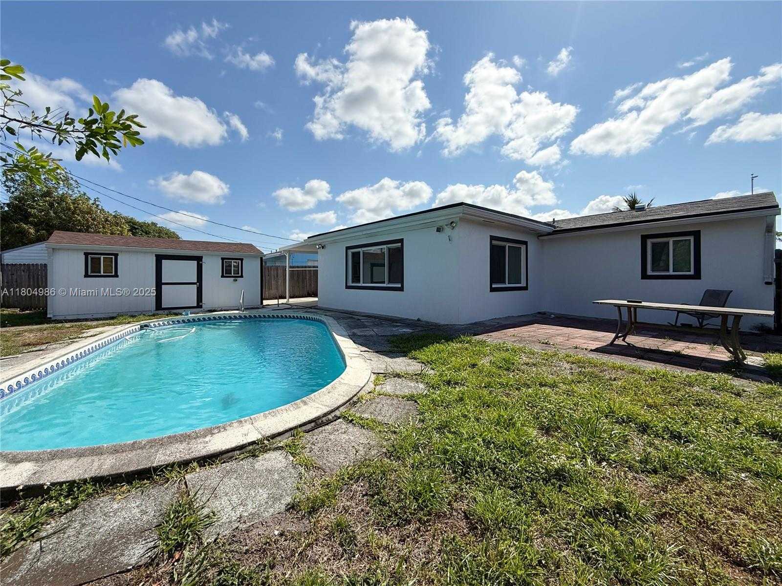 Small Image of 2135 SOUTH WEST 46TH TER, Fort Lauderdale Number 5