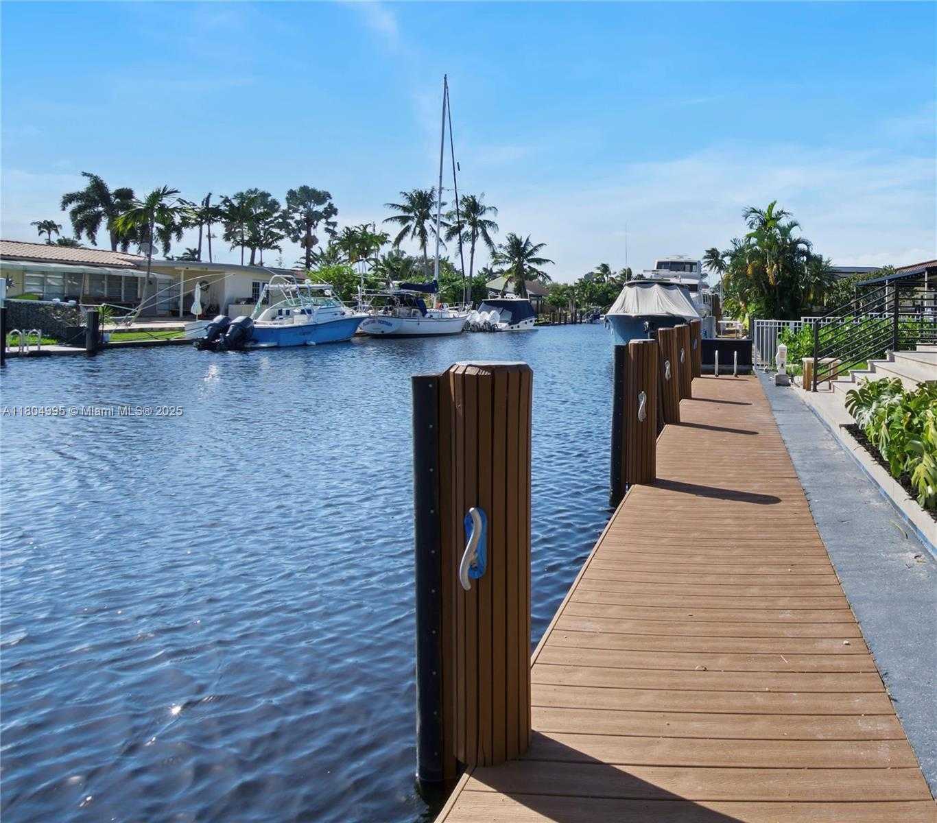 Small Image of 1112 MANDARIN ISLE, Fort Lauderdale Number 3