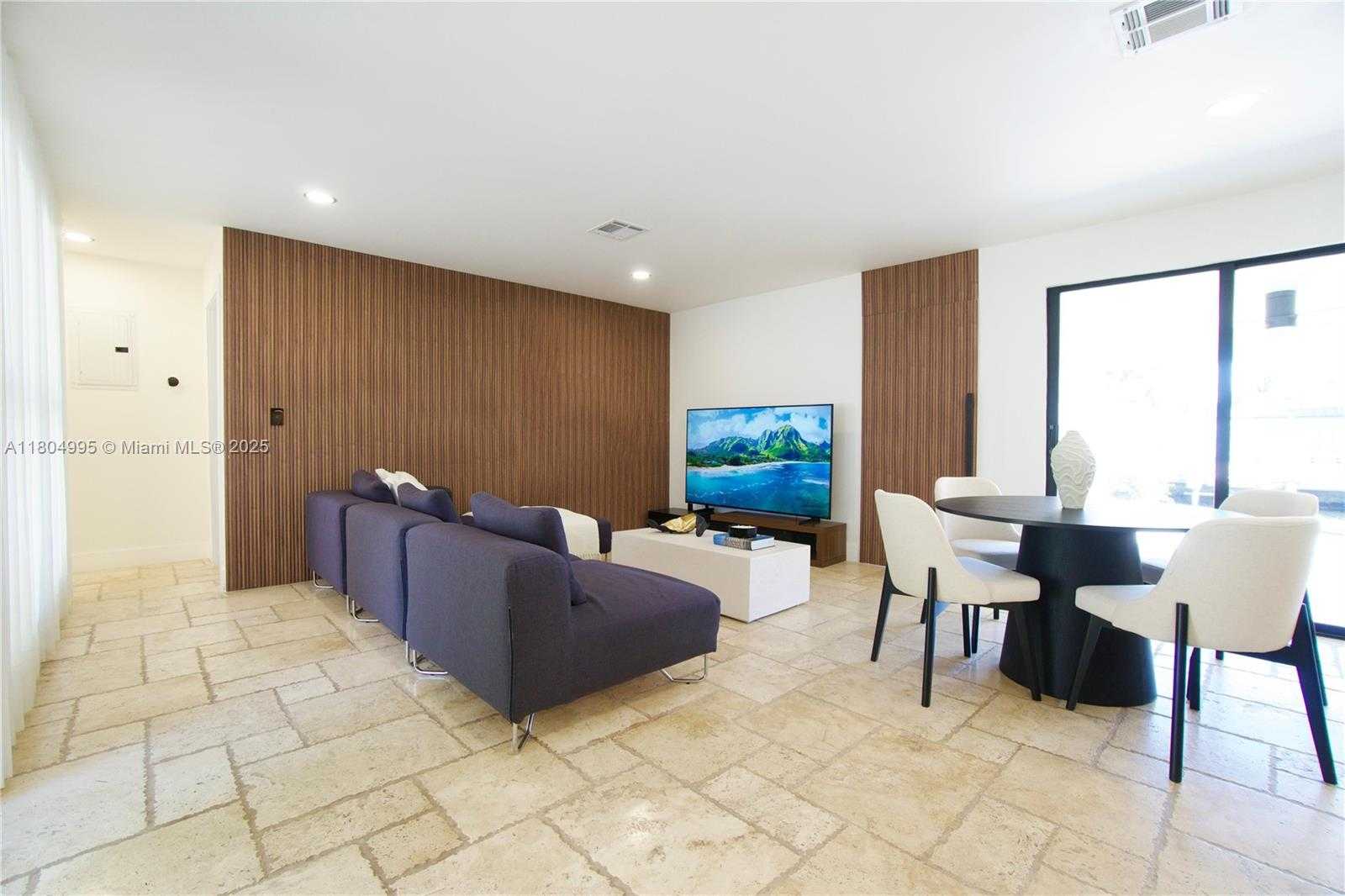 Small Image of 1112 MANDARIN ISLE, Fort Lauderdale Number 7