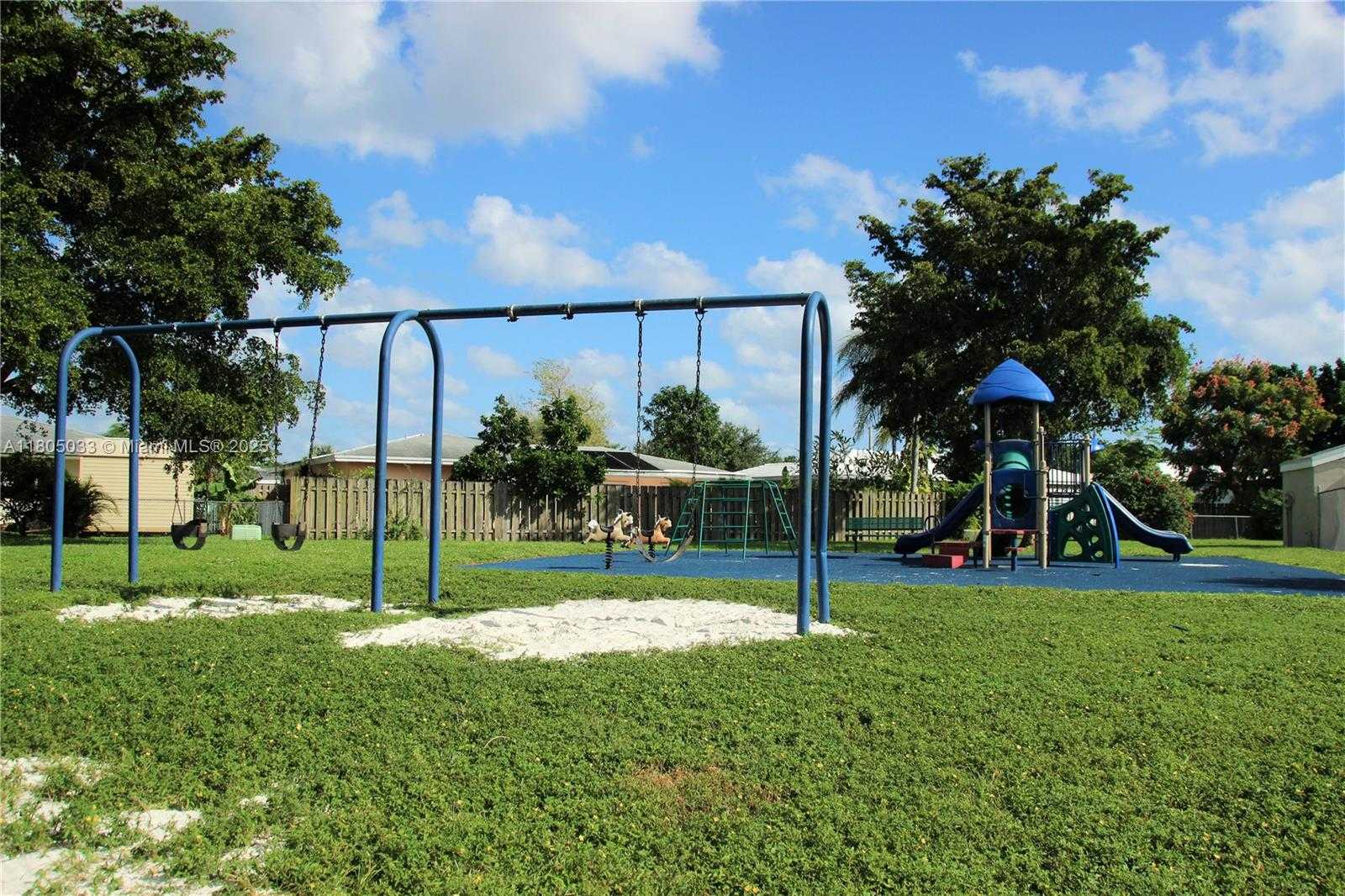 Small Image of 7915 NORTH WEST 73RD AVE, Tamarac Number 34