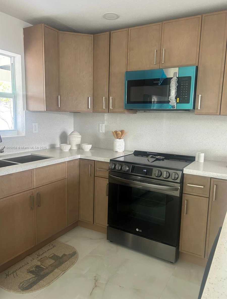Small Image of 6271 FARRAGUT ST, Hollywood Number 8