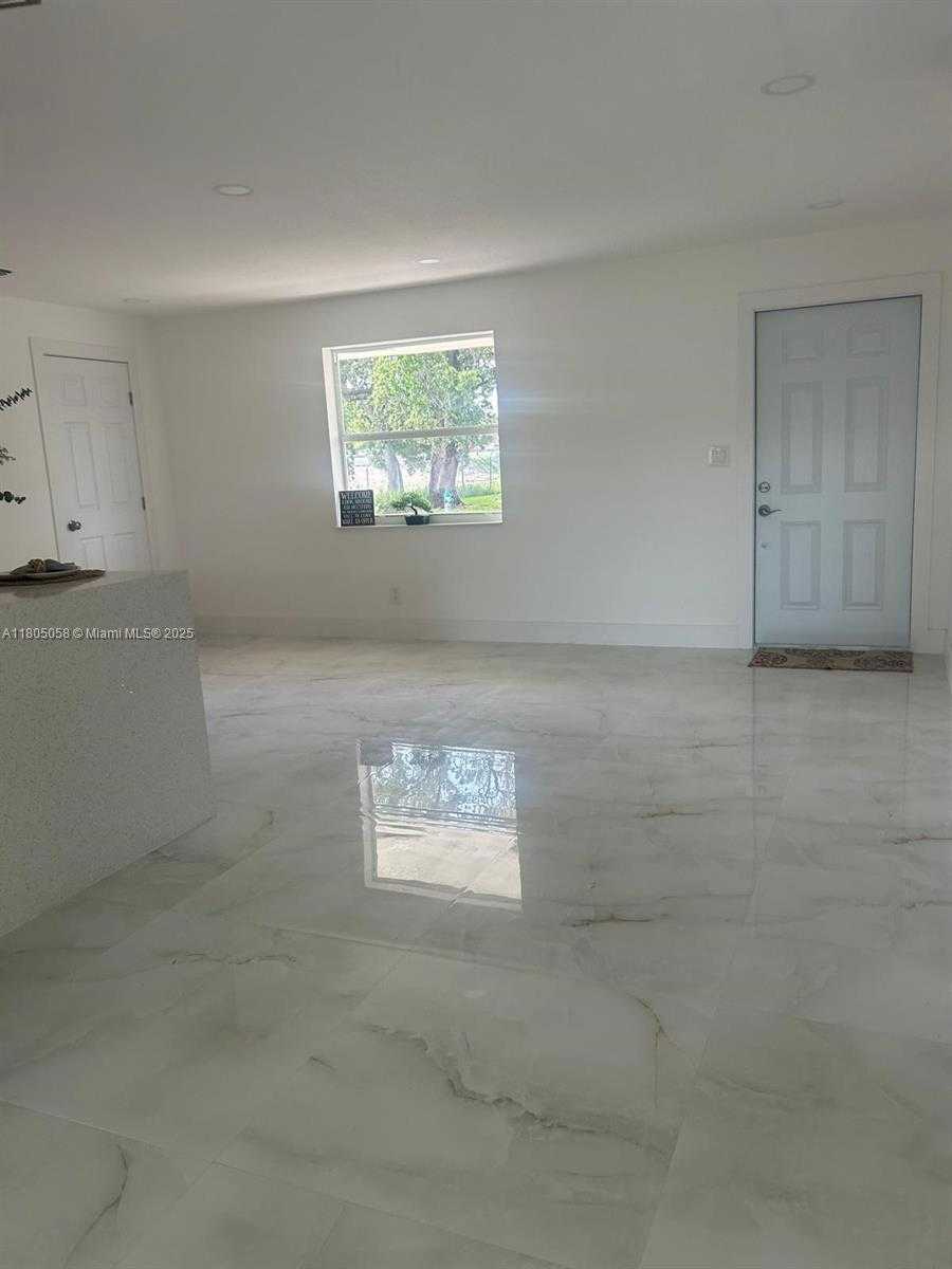 Small Image of 6271 FARRAGUT ST, Hollywood Number 9