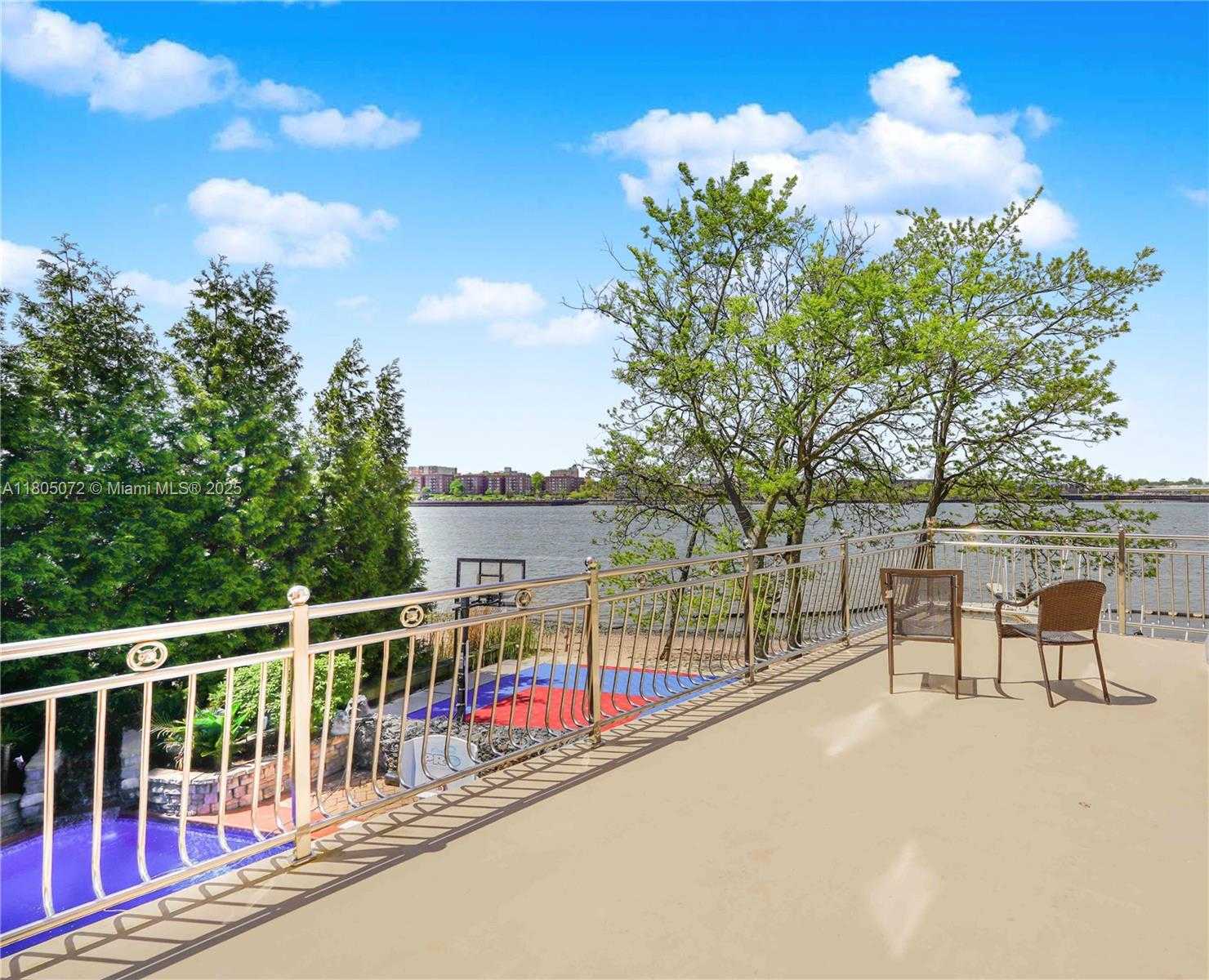 Small Image of 30 AVIVA CT, Out of City Number 4