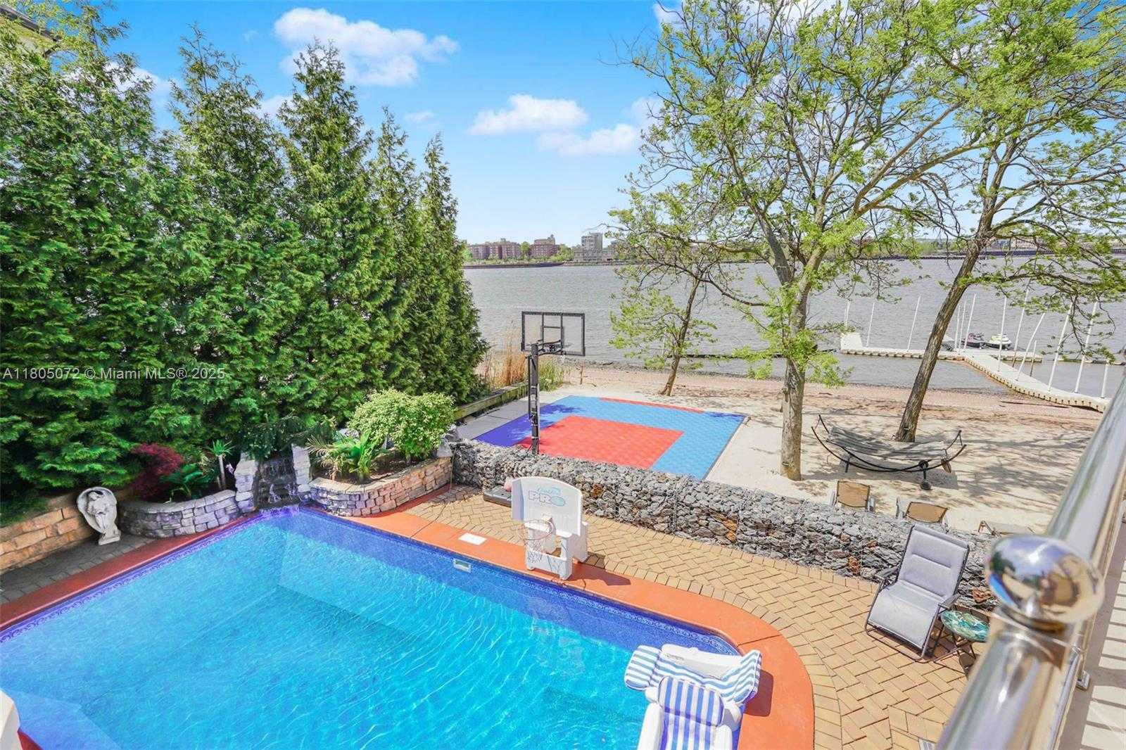 Small Image of 30 AVIVA CT, Out of City Number 5