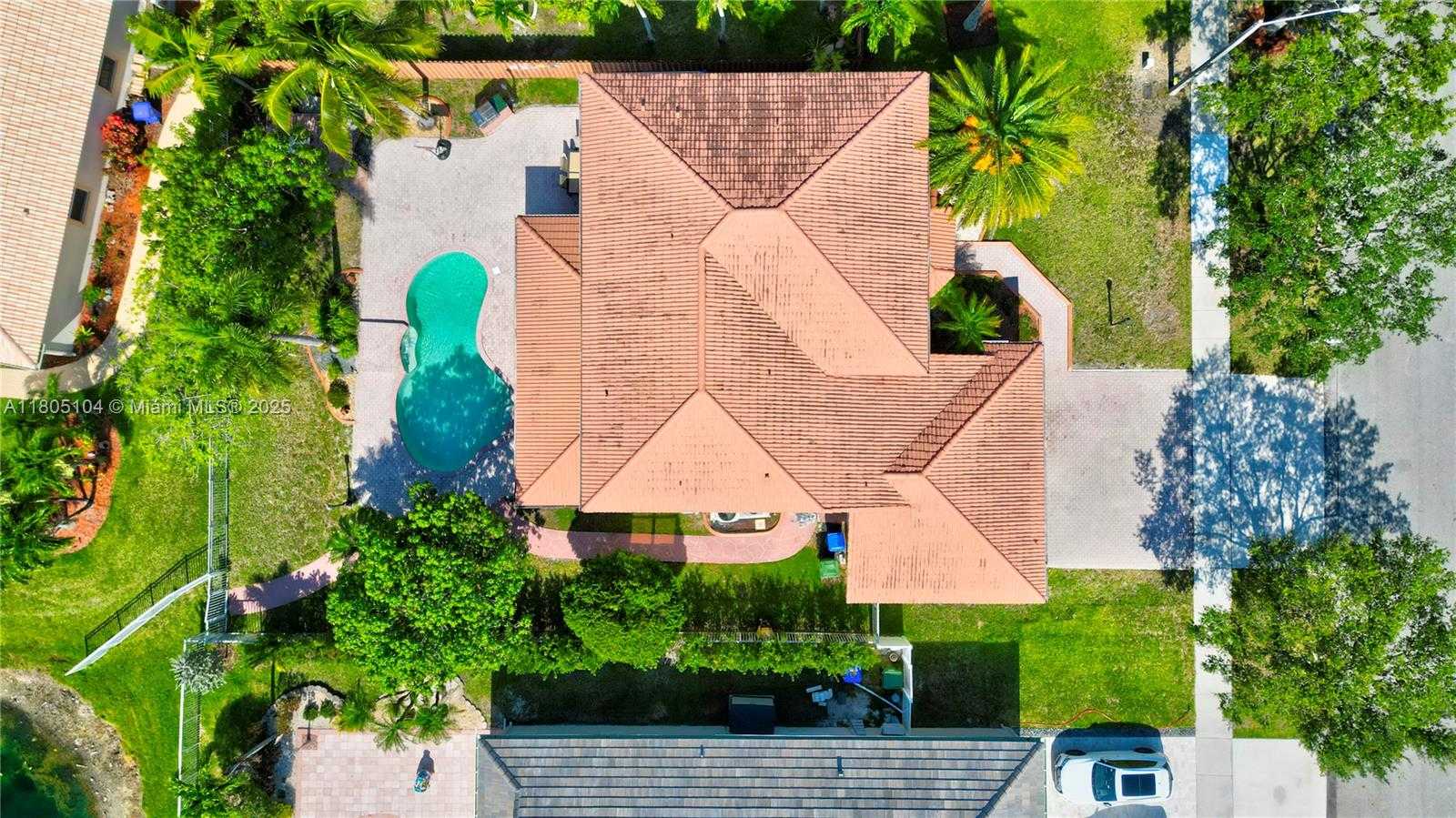 Small Image of 16372 SEGOVIA CIR N, Pembroke Pines Number 2