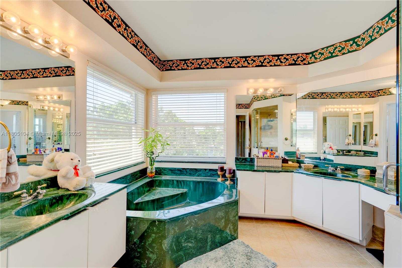 Small Image of 16372 SEGOVIA CIR N, Pembroke Pines Number 35