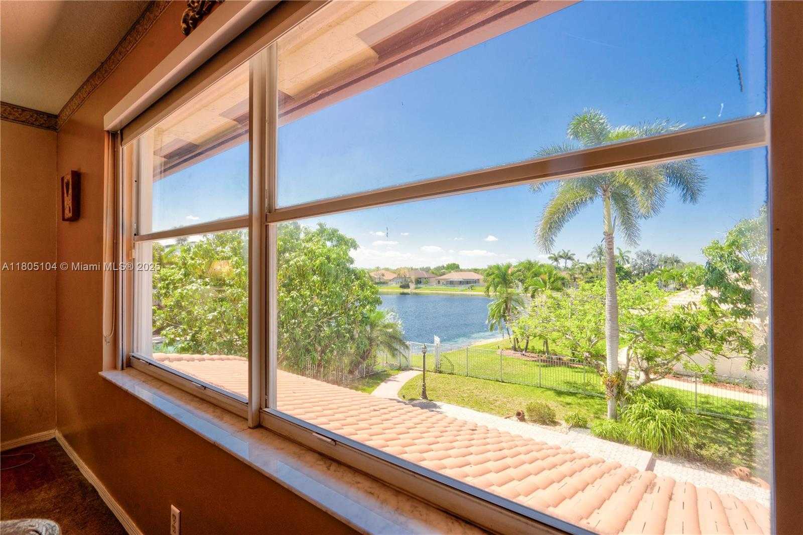 Small Image of 16372 SEGOVIA CIR N, Pembroke Pines Number 41