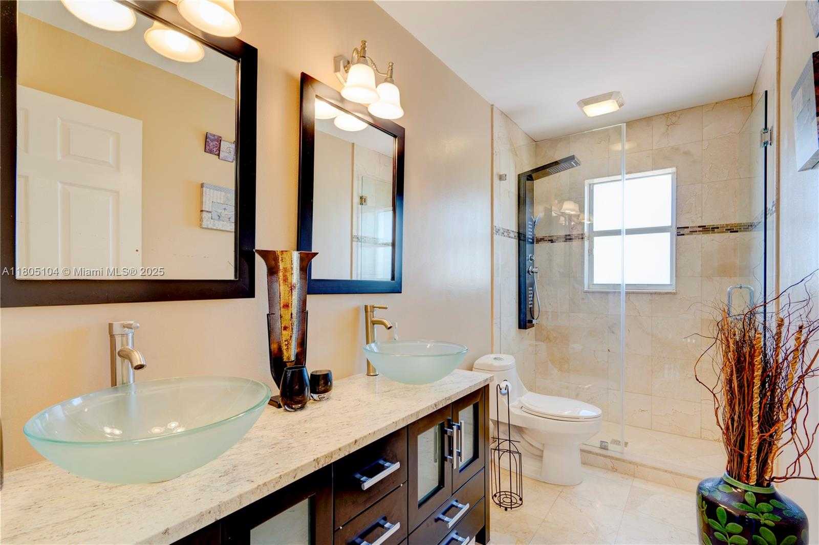 Small Image of 16372 SEGOVIA CIR N, Pembroke Pines Number 48