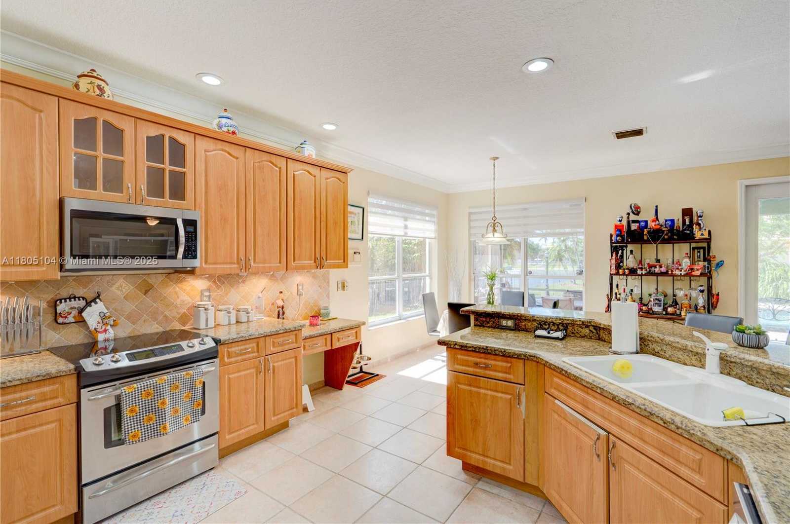 Small Image of 16372 SEGOVIA CIR N, Pembroke Pines Number 62