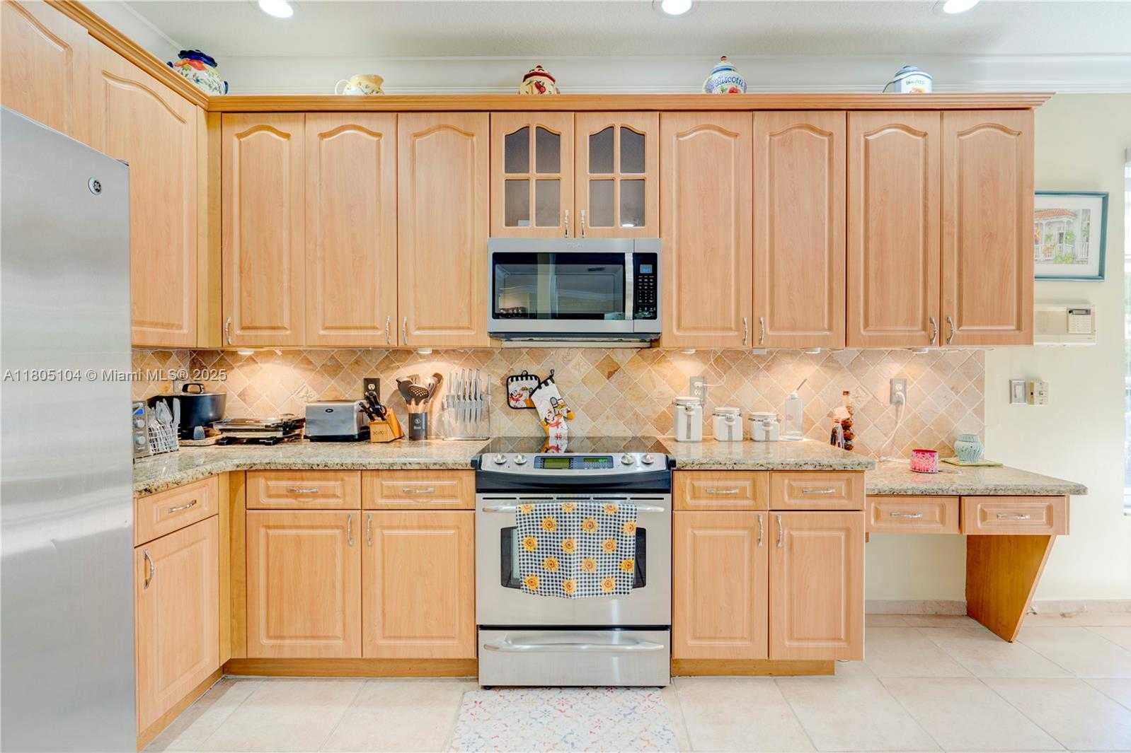 Small Image of 16372 SEGOVIA CIR N, Pembroke Pines Number 63