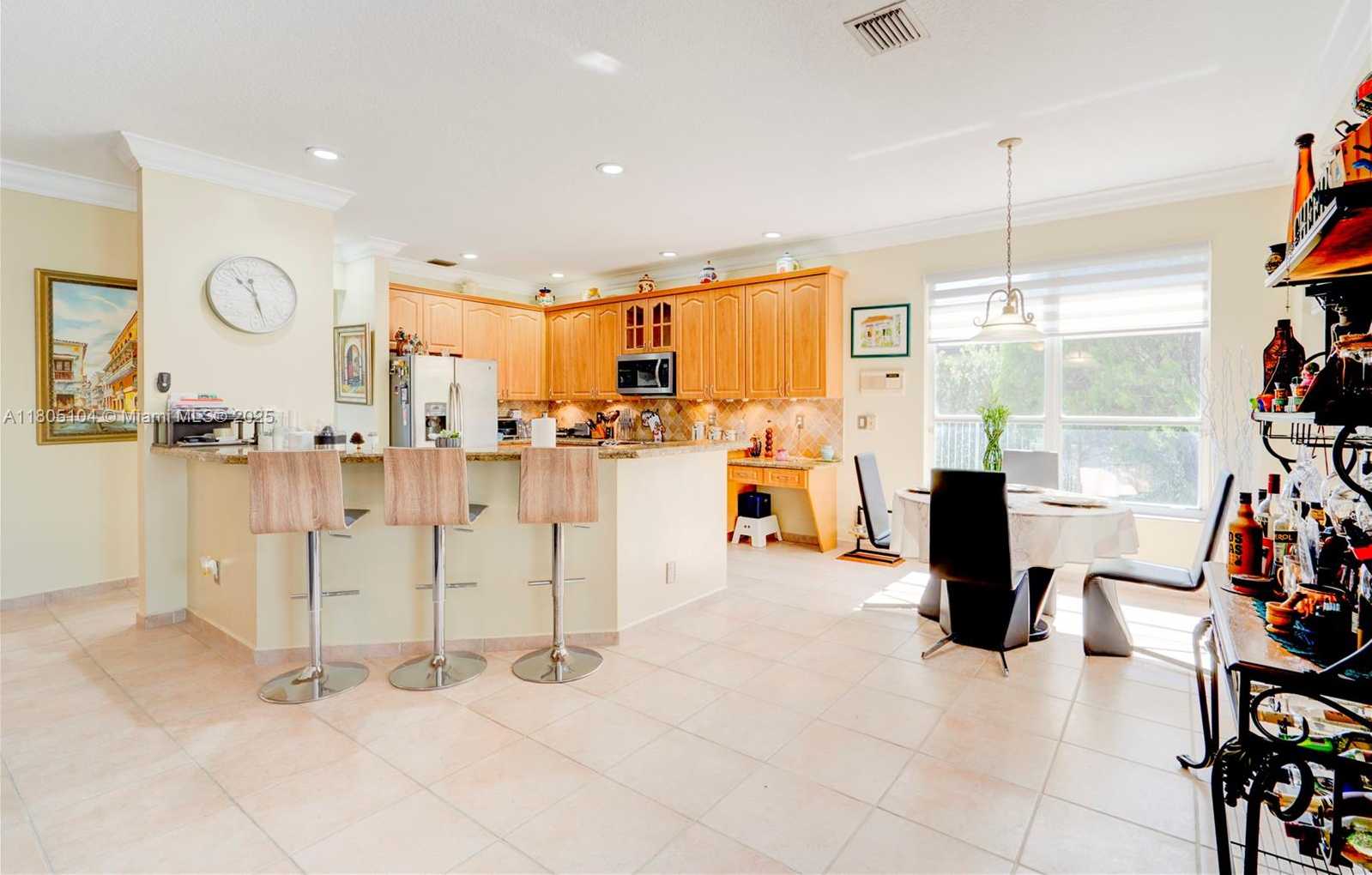 Small Image of 16372 SEGOVIA CIR N, Pembroke Pines Number 67