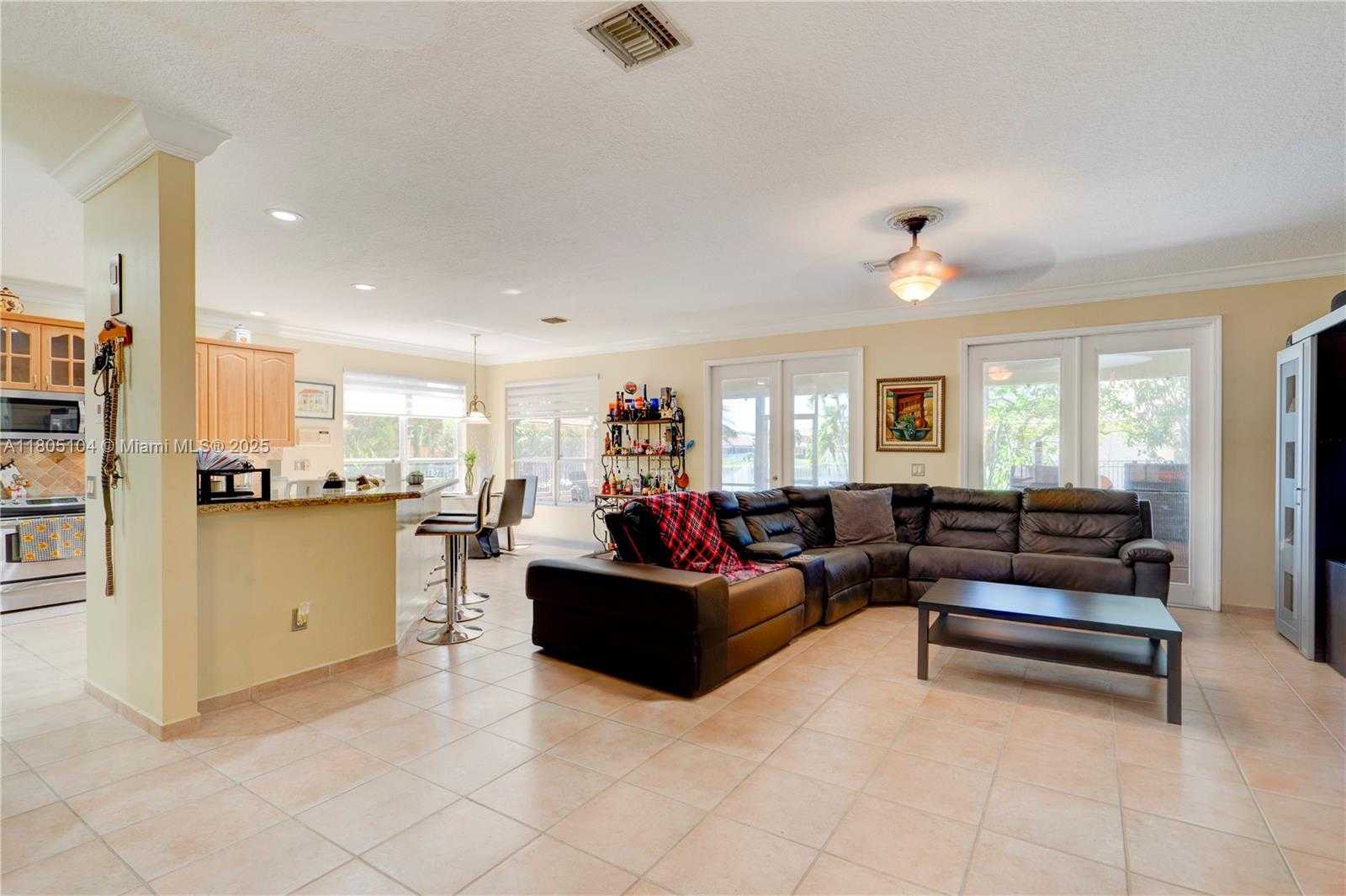 Small Image of 16372 SEGOVIA CIR N, Pembroke Pines Number 68