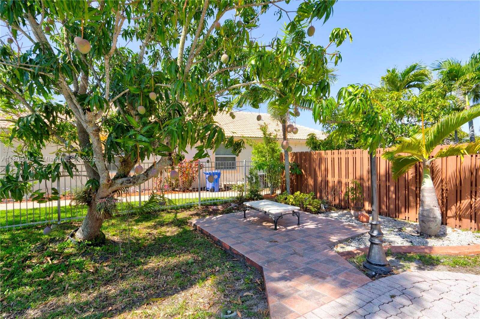 Small Image of 16372 SEGOVIA CIR N, Pembroke Pines Number 78