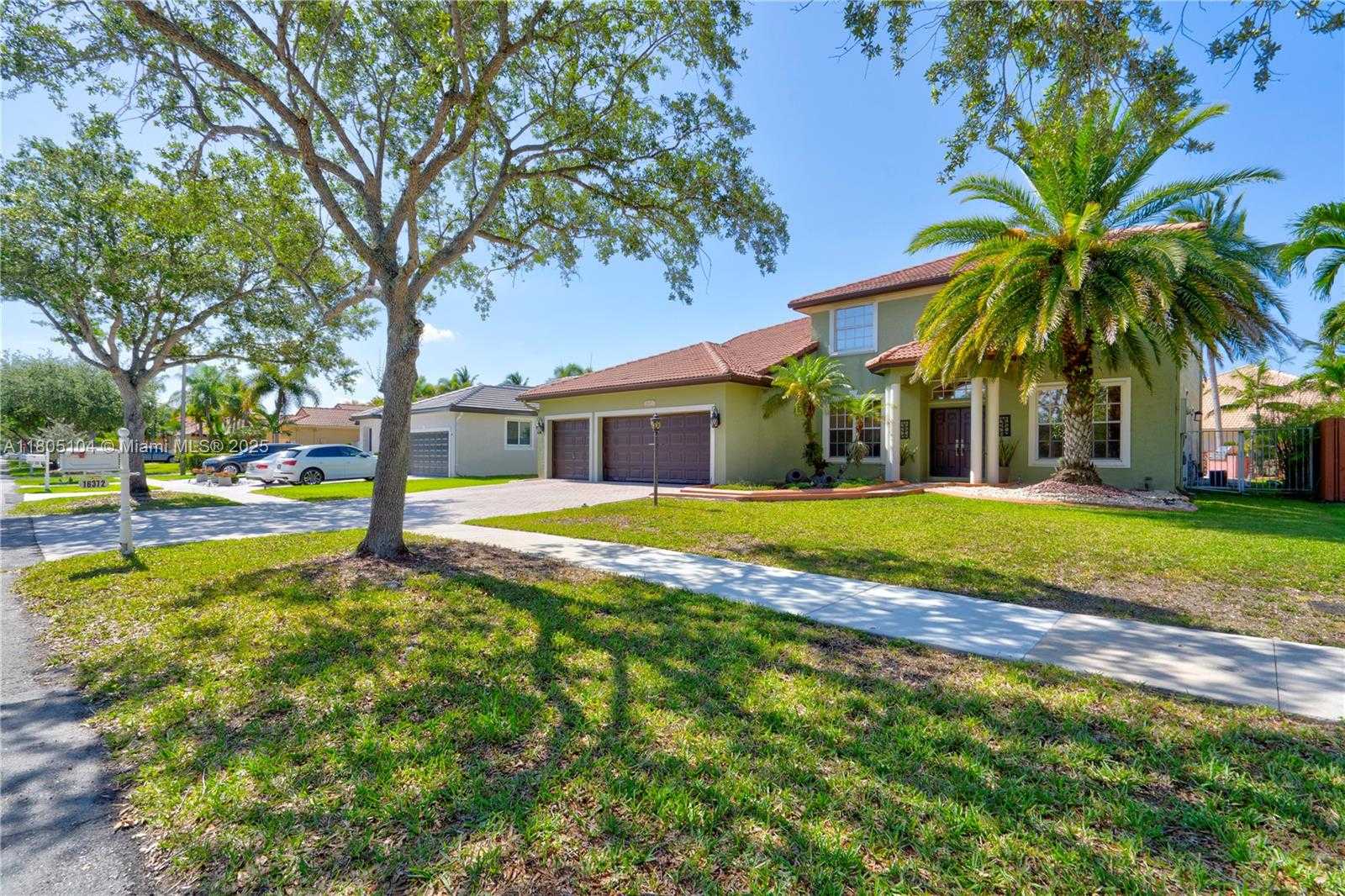 Small Image of 16372 SEGOVIA CIR N, Pembroke Pines Number 83