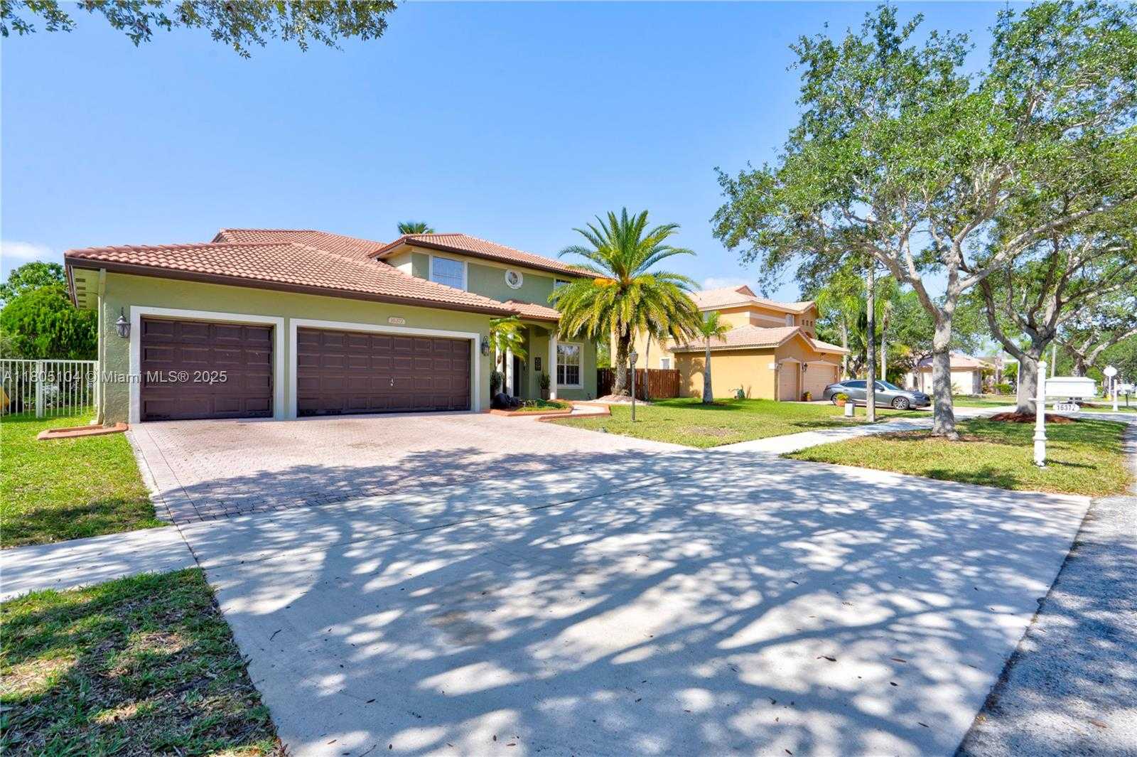 Small Image of 16372 SEGOVIA CIR N, Pembroke Pines Number 84