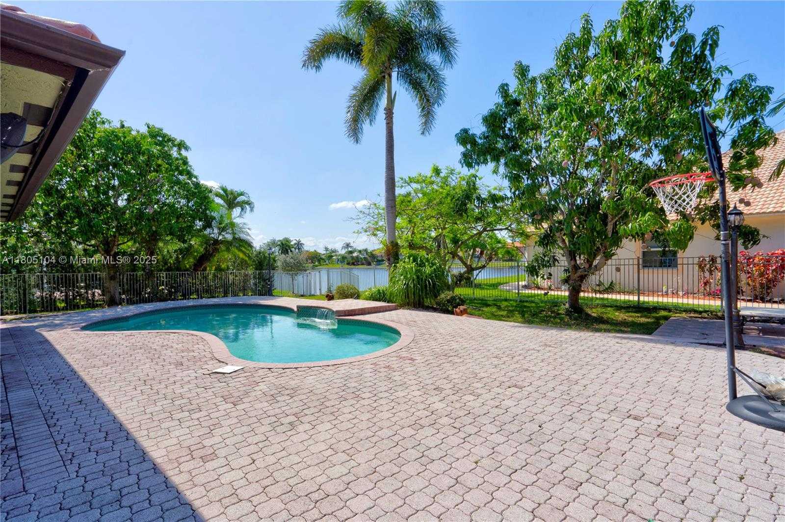 Small Image of 16372 SEGOVIA CIR N, Pembroke Pines Number 85