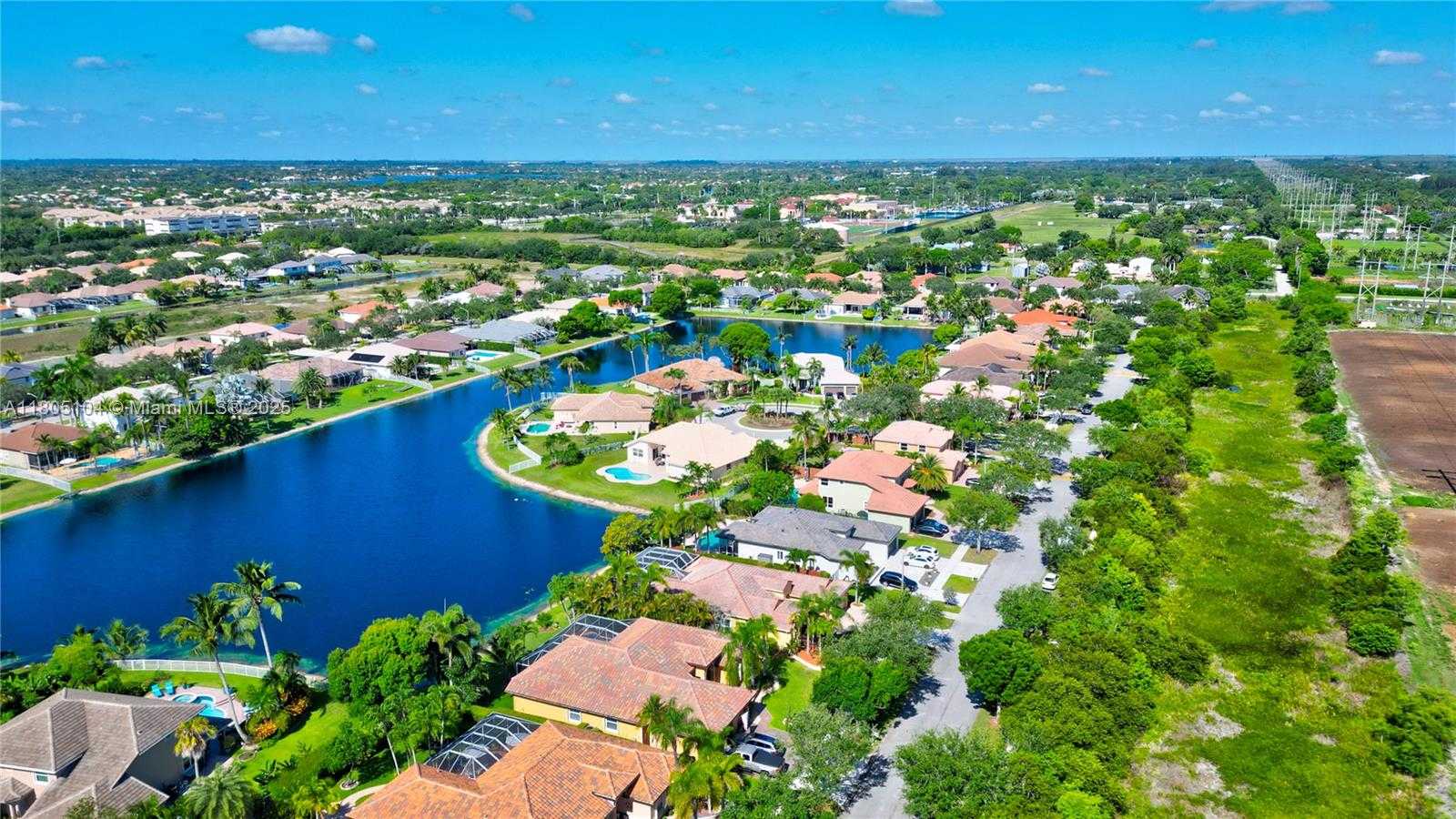 Small Image of 16372 SEGOVIA CIR N, Pembroke Pines Number 9