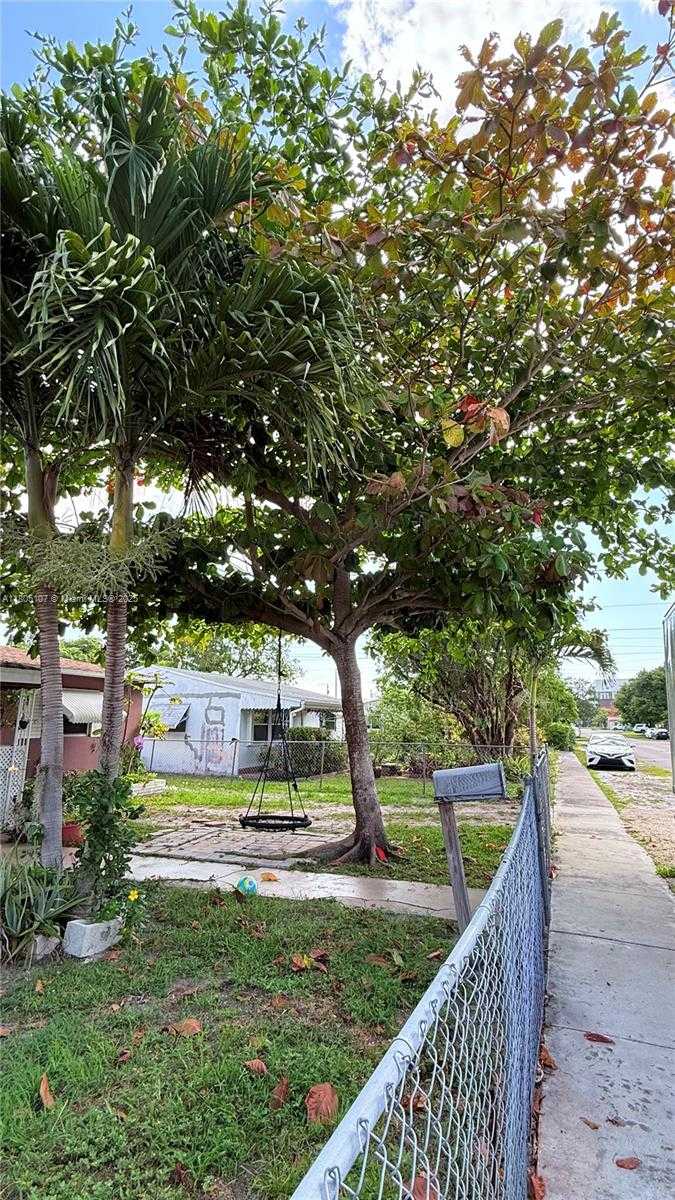 Small Image of 2215 COOLIDGE ST, Hollywood Number 4