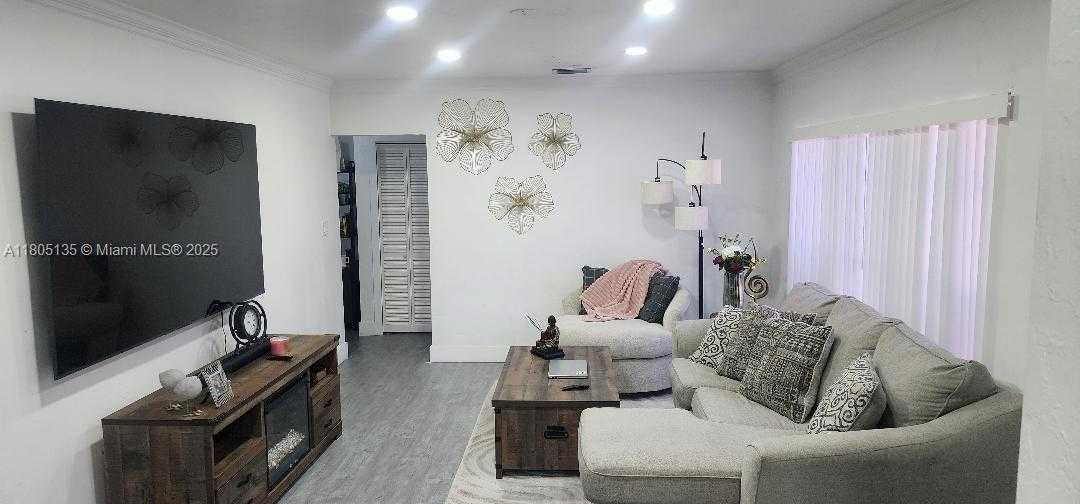 Small Image of 165 WEST 60TH ST, Hialeah Number 3