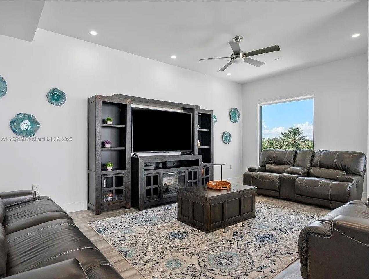 Small Image of 332 BALBOA ST, Hollywood Number 11