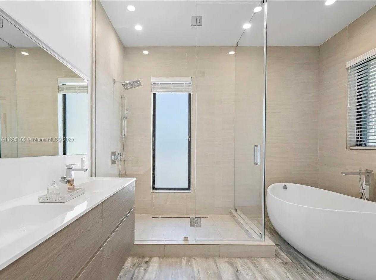 Small Image of 332 BALBOA ST, Hollywood Number 28