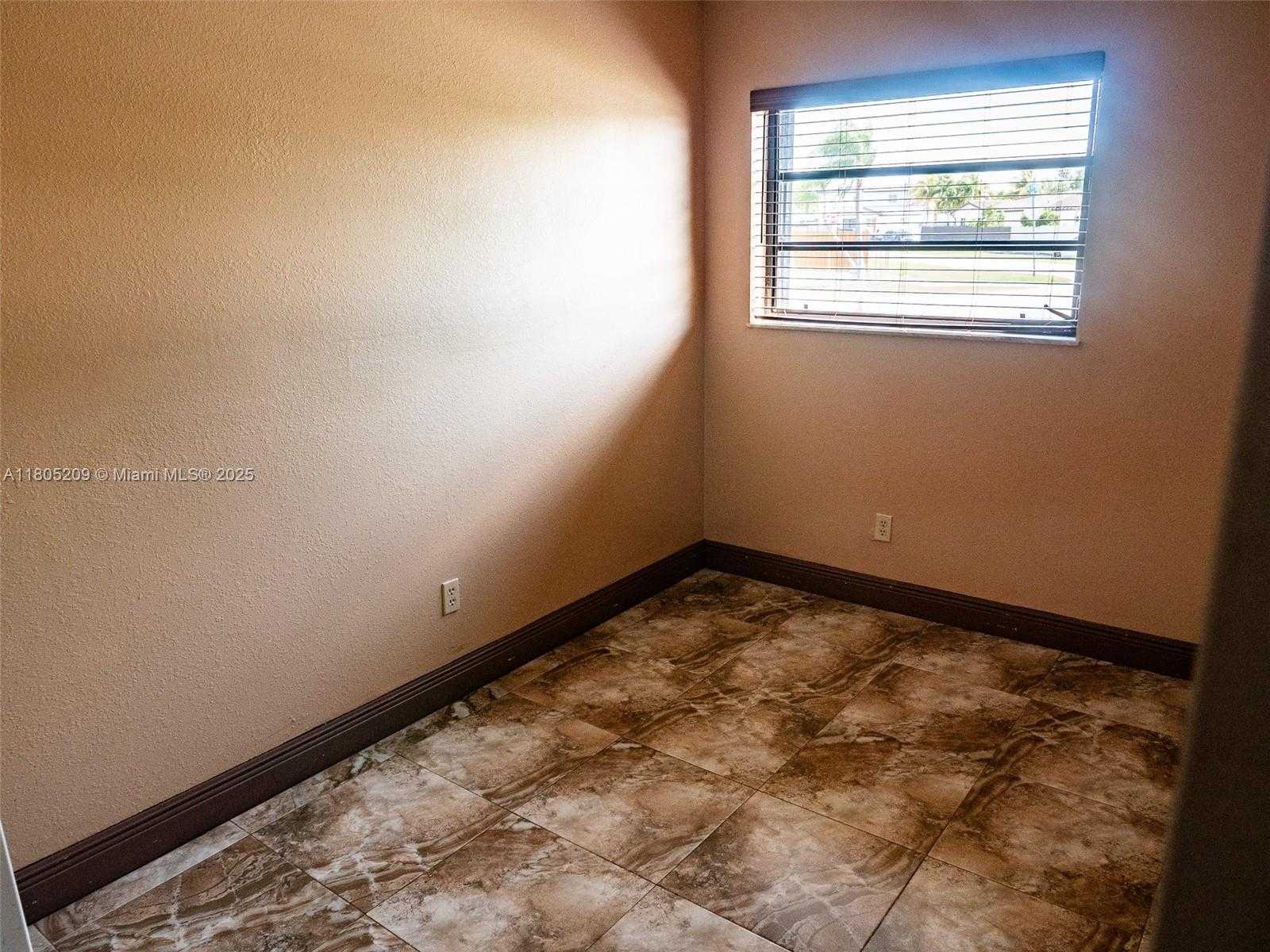 Small Image of 11800 SOUTH WEST 179TH TER, Miami Number 10