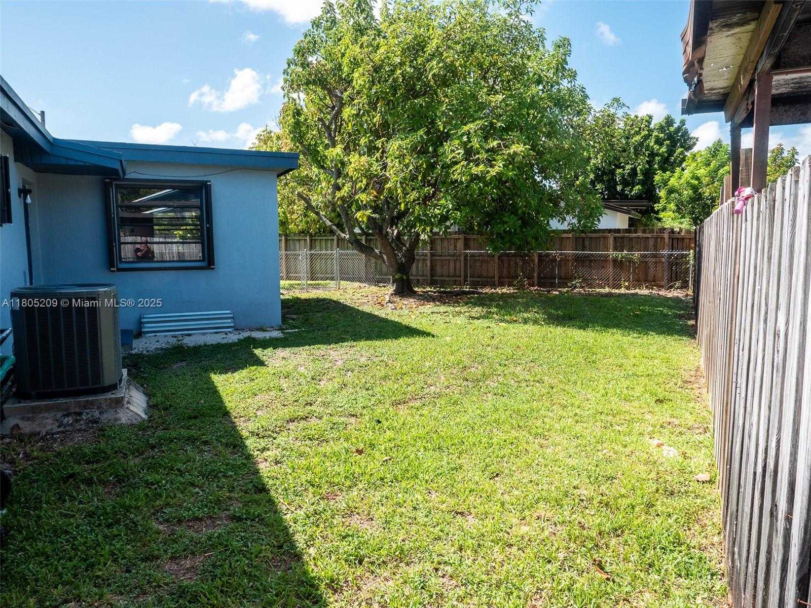 Small Image of 11800 SOUTH WEST 179TH TER, Miami Number 16