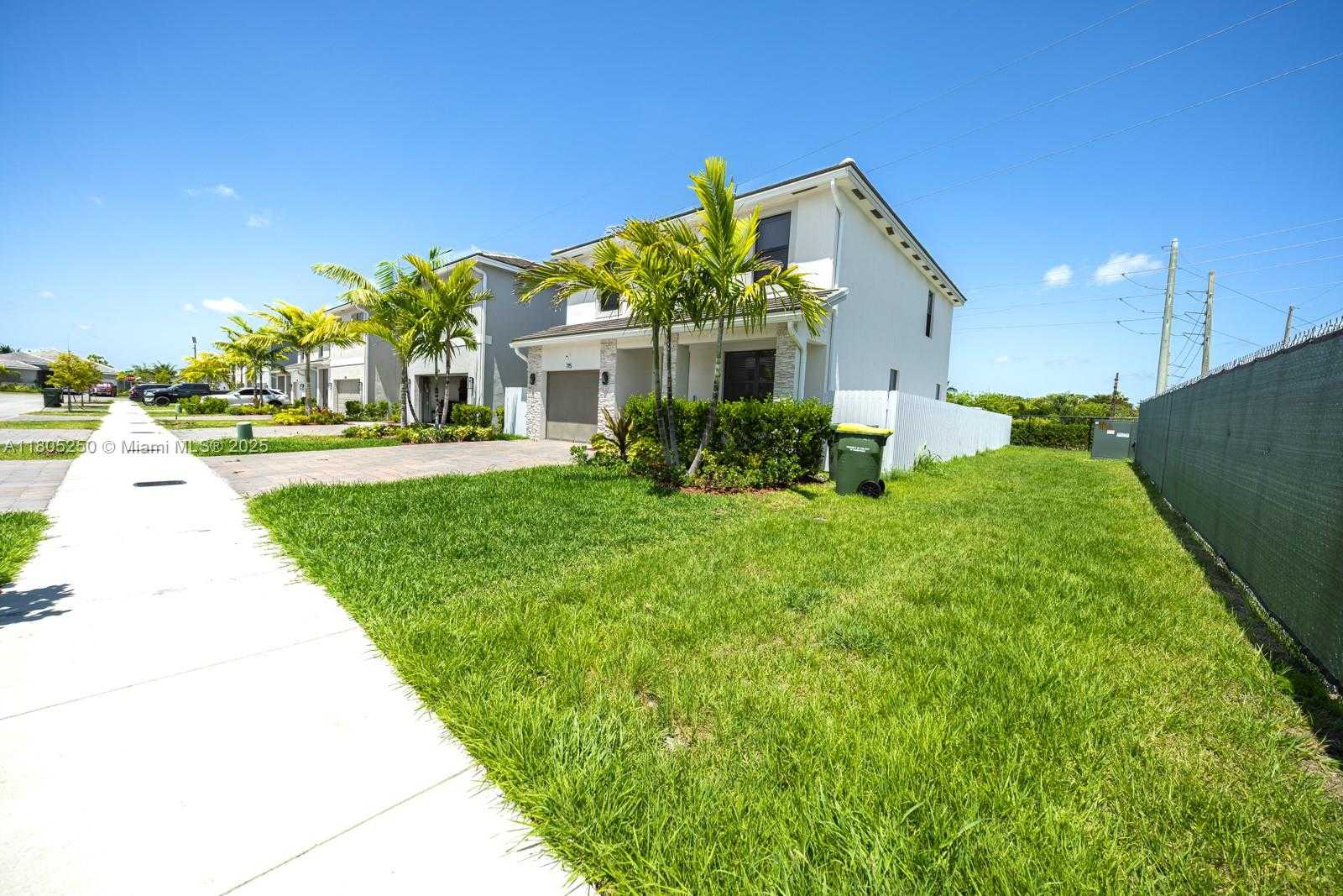 Small Image of 715 SOUTH EAST 17TH AVE, Homestead Number 9