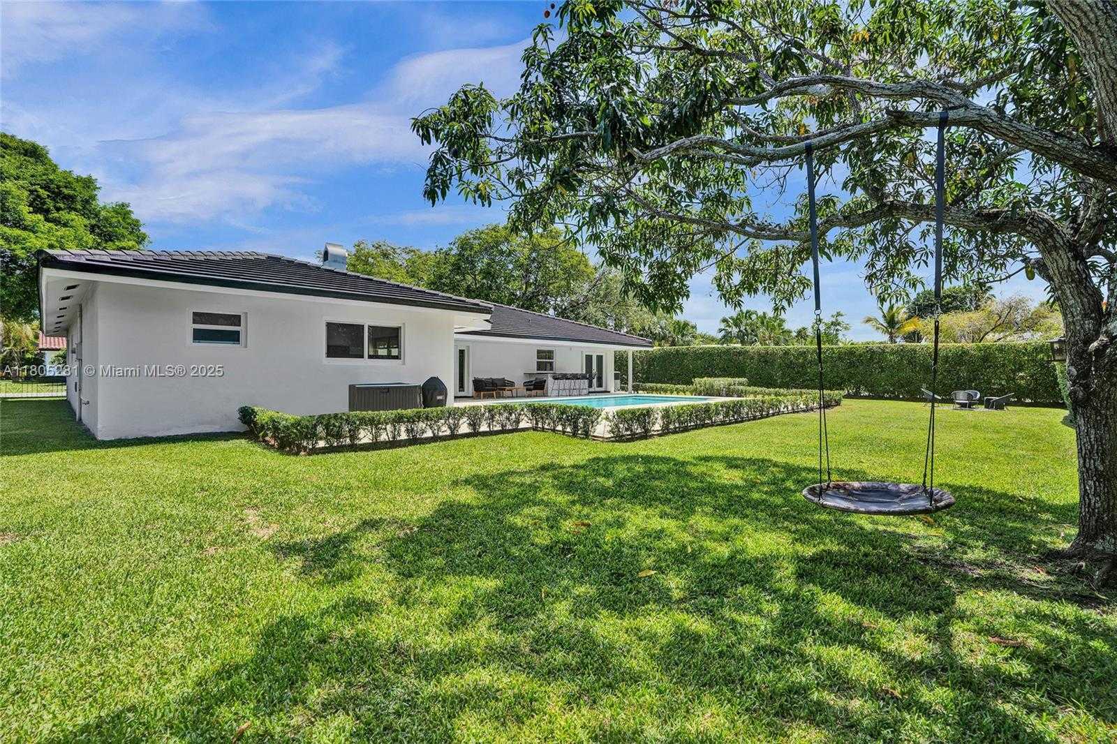 Small Image of 7941 SOUTH WEST 143RD ST, Palmetto Bay Number 2