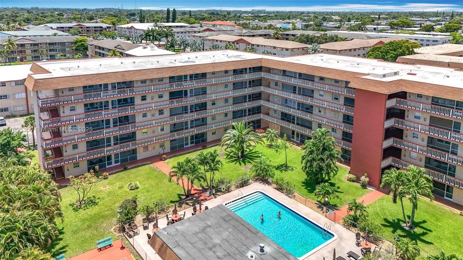 Small Image of 5300 WASHINGTON ST, UNIT U-305, Hollywood Number 2