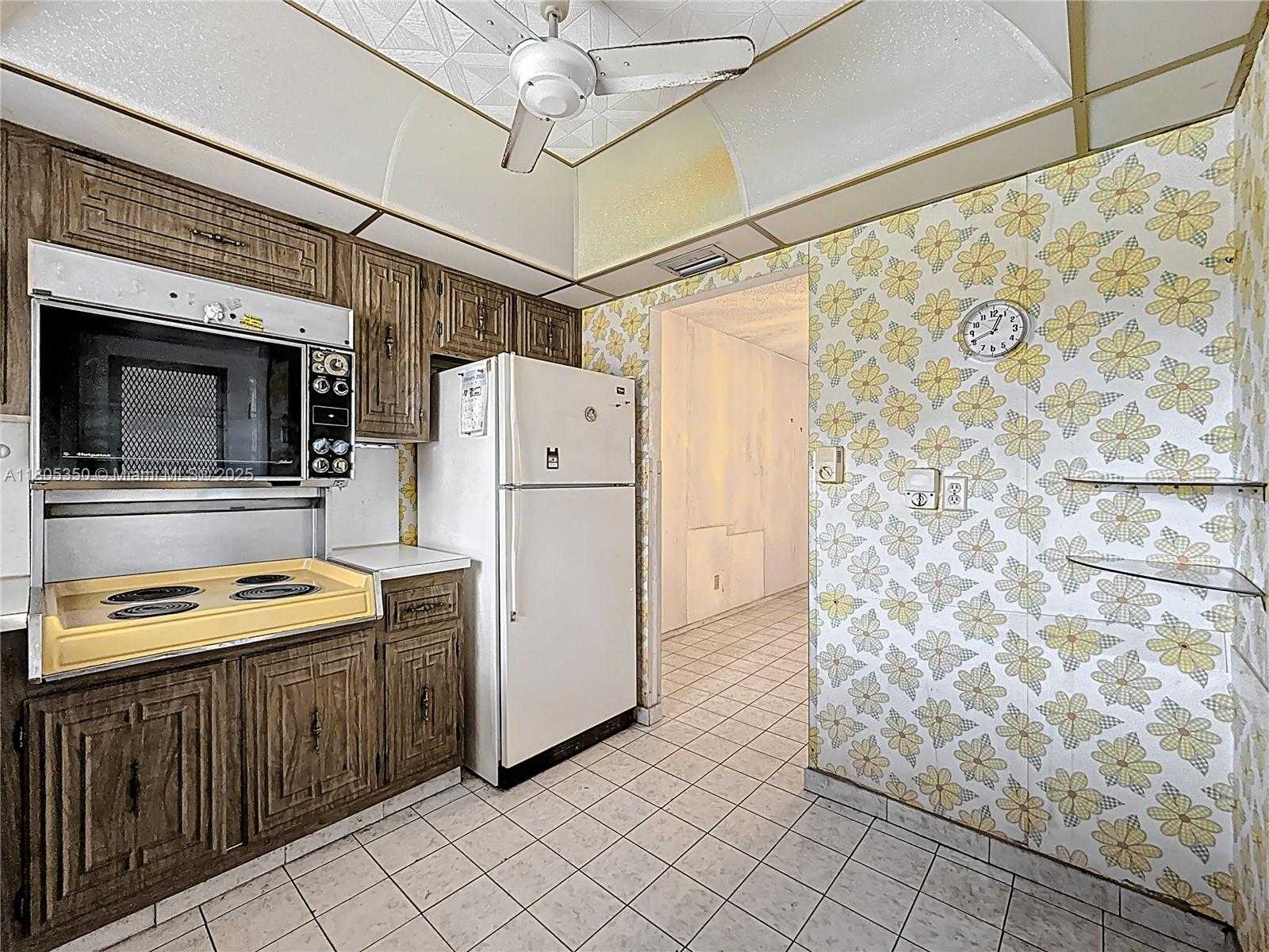 Small Image of 5300 WASHINGTON ST, UNIT U-305, Hollywood Number 25