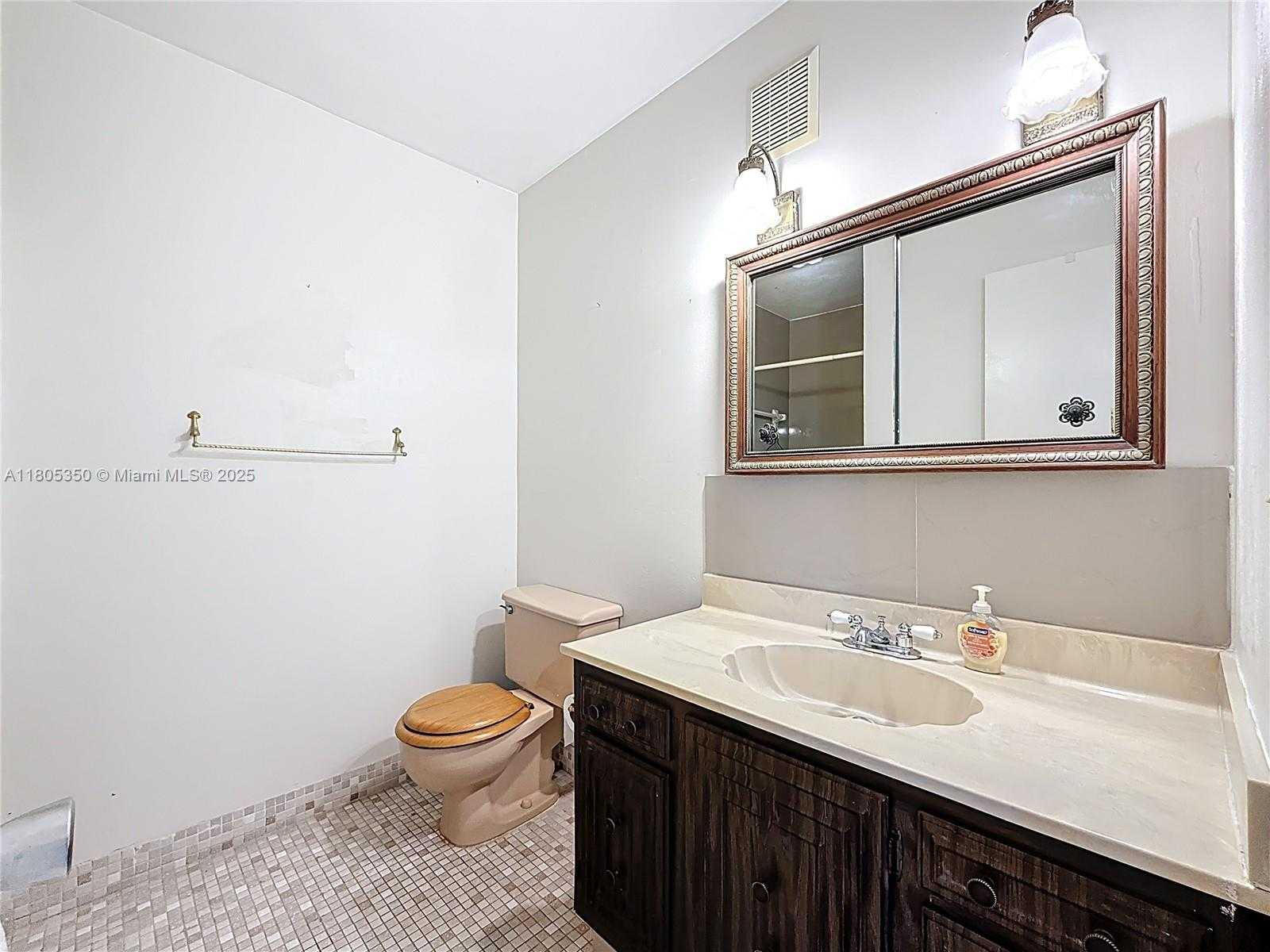 Small Image of 5300 WASHINGTON ST, UNIT U-305, Hollywood Number 37